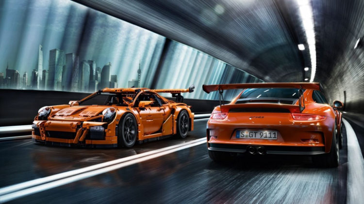 PRZYJDŹ I ZOBACZ…  NATURALNEJ WIELKOŚCI PORSCHE 911 GT3 RS Z KLOCKÓW LEGO!