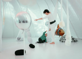 MaMoMi – niezwykła instalacja performatywna dla najmłodszych i ich opiekunów w Nowym Teatrze