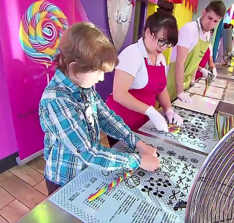 WEEKENDOWE SŁODKIE WARSZTATY „UKRĘĆ SAM LIZAKA”W MANUFAKTURZE CUKIERKÓW