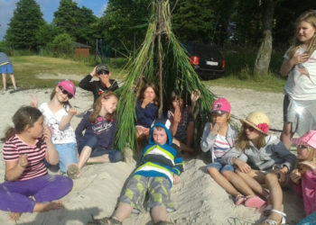 OBÓZ DLA DZIECI W CZAPLINKU – SZKOŁA PRZETRWANIA NAD JEZIOREM DRAWSKO