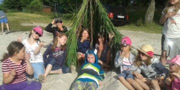 OBÓZ DLA DZIECI W CZAPLINKU – SZKOŁA PRZETRWANIA NAD JEZIOREM DRAWSKO