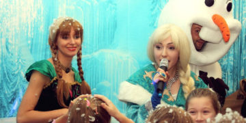 Spektakl „Kraina Lodu. Bałwanek, który potrzebuje ciepła”