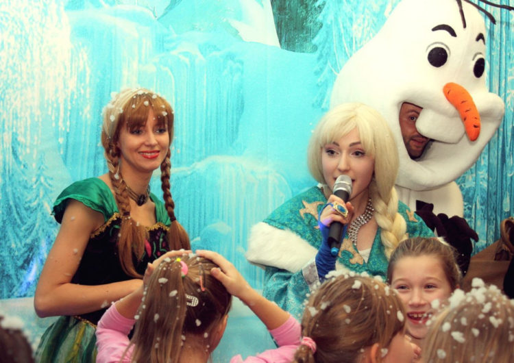 Spektakl „Kraina Lodu. Bałwanek, który potrzebuje ciepła”