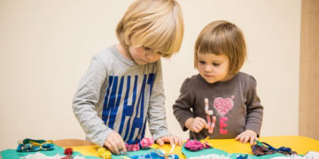 PRZYGOTUJ SWOJE DZIECKO DO PRZEDSZKOLA – ZAJĘCIA ADAPTACYJNE W CIUCHCIA PUCH PUCH