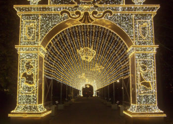 KRÓLEWSKI OGRÓD ŚWIATŁA wystawa plenerowa Muzeum Pałacu Króla Jana III w Wilanowie