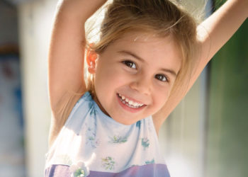 Jak przygotować dziecko do dbania o zęby podczas wakacyjnych wyjazdów bez rodziców?