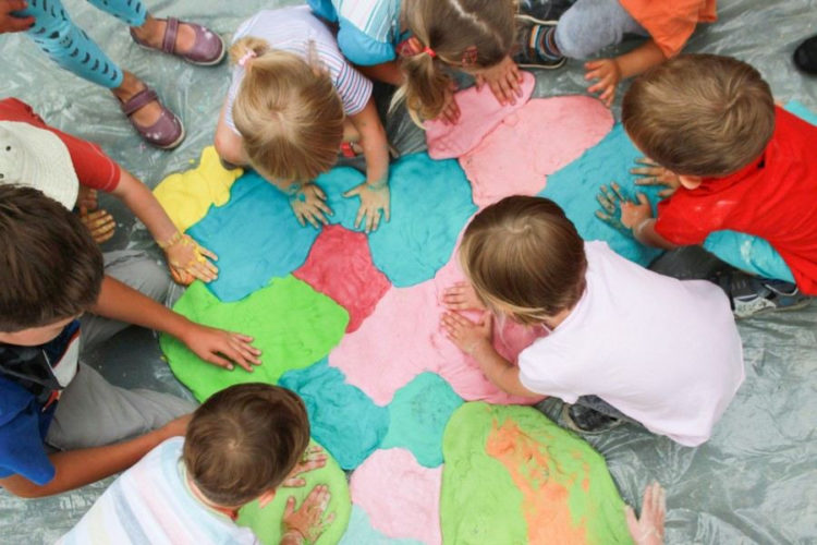 PLENEROWE SENSOZABAWY – TWÓRCZE WARSZTATY RODZINNE NA URSYNOWIE