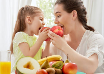 5 sposobów na to, by wyrobić u dziecka prawidłowe nawyki żywieniowe