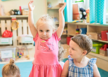 „Dziecięcy savoir-vivre, czyli nauka dobrych manier dla najmłodszych” – CIUCHCIA PUCH PUCH RADZI