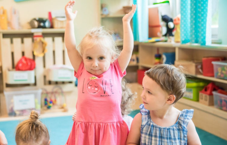 „Dziecięcy savoir-vivre, czyli nauka dobrych manier dla najmłodszych” – CIUCHCIA PUCH PUCH RADZI