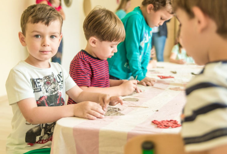„Dziecko zaradne ekonomicznie, czyli jak nauczyć malucha racjonalnego zarządzania zasobami finansowymi” – CIUCHCIA PUCH PUCH RADZI