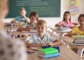 Wyzwania pierwszoklasisty – jak pomóc dzieciom  w pierwszych krokach do samodzielności?