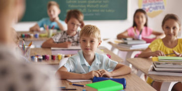 Wyzwania pierwszoklasisty – jak pomóc dzieciom  w pierwszych krokach do samodzielności?