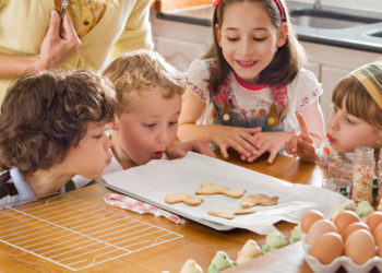 „Na śniadanie kanapka z dżemem i… ogórkiem, czyli mały mistrz kuchni w akcji!” – CIUCHCIA PUCH PUCH RADZI