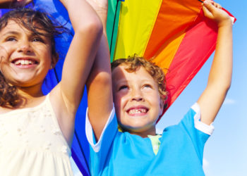 5 PRZYKAZAŃ DLA RODZICÓW SPĘDZAJĄCYCH LATO NAD WODĄ