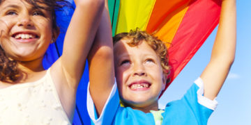 5 PRZYKAZAŃ DLA RODZICÓW SPĘDZAJĄCYCH LATO NAD WODĄ