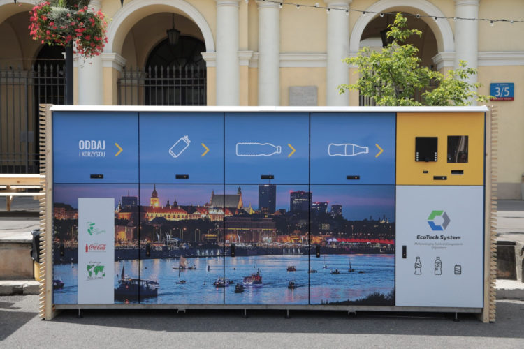 W Warszawie stanęły recyklomaty ufundowane przez firmę Coca-Cola