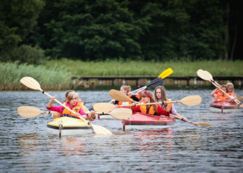 OBÓZ SURVIVALOWO-PRZYGODOWY CZY YOUTUBERSKI, CZYLI JAK WYGLĄDAJĄ WAKACJE NASTOLATKÓW