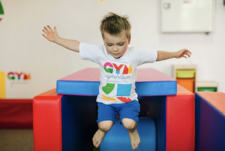 KIEDY DZIECKO POWINNO ROZPOCZĄĆ GIMNASTYKĘ?