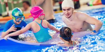 5 ZASAD DLA RODZICÓW SPĘDZAJĄCYCH LATO NAD WODĄ