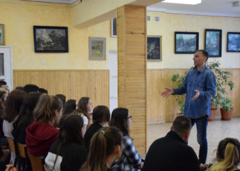 Alarmujący problem bólu pleców wśród młodzieży szkolnej.