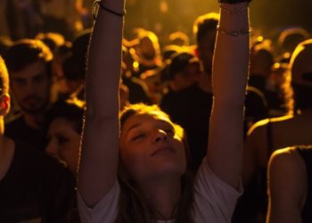 Współczesny autorytet – rodzic, nauczyciel, idol a może celebryta? Kilka słów o tym jak rozpoznać prawdziwy wzorzec w świecie pseudo-autorytetów