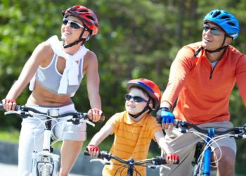 Jedź hulajnogą z „prawnym kaskiem”