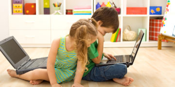 Dorośli w Polsce chcą skuteczniejszej ochrony dzieci przed pornografią