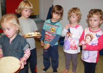 „Idzie jesień” – zabawy muzyczno-plastyczne w Muzycznej Przystani