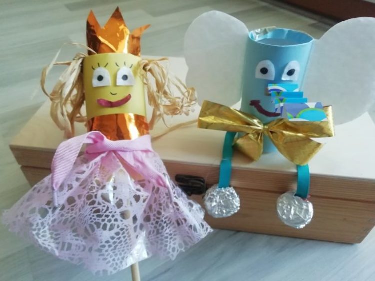„Recyklingowe kukiełki” i nauka gry na pianinie – zajęcia dla dzieci