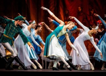 Mistrzowie baletu powracają z „Jeziorem łabędzim”