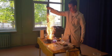 Klubokawiarnia Hopsaska zaprasza na pokaz doświadczeń pt.: „W krainie ciepła”