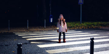 Czy Twoje dziecko jest widoczne na drodze po zmroku?