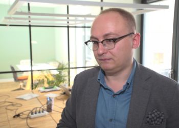 Wiele młodych mam myśli o założeniu własnego biznesu. Częstym wyborem jest otworzenie sklepu internetowego