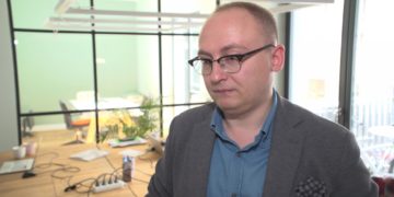 Wiele młodych mam myśli o założeniu własnego biznesu. Częstym wyborem jest otworzenie sklepu internetowego