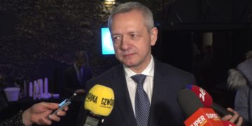 Co czwarty nastolatek doświadcza przemocy w internecie. Świadomość zagrożeń wśród rodziców jest wciąż niewystarczająca (wideo)