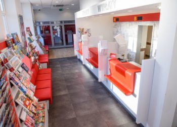 Poczta Polska: klienci kupują w placówkach coraz więcej artykułów