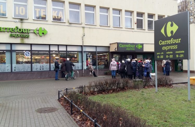 Carrefour otworzył w Warszawie 4 sklepy franczyzowe jednego dnia