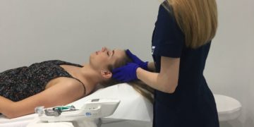 W dobie koronawirusa głowę powinno myć się codziennie – o tym się nie mówi!