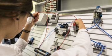 Raytheon Technologies, dostawca systemu Patriot dla Polski, chciałaby dołączyć do grona firm – pomysłodawców zajęć edukacyjnych i programów popularnonaukowych w Internecie na czas domowej kwarantanny dla dzieci i dorosłych