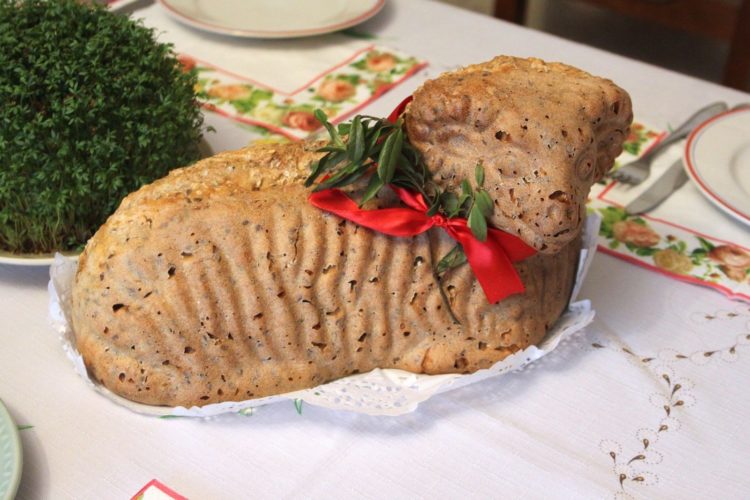 Wielkanoc 2020 – jak zrobić domowe święcenie pokarmów