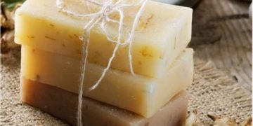 Jak bezpiecznie obdarować swoich bliskich w czasie epidemii koronawirusa?