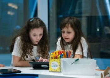 Edukacja zdalna zaczyna się od przedszkola. Trwa cykl bezpłatnych webinarów z Samsung