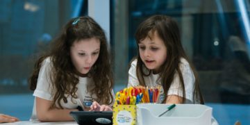 Edukacja zdalna zaczyna się od przedszkola. Trwa cykl bezpłatnych webinarów z Samsung