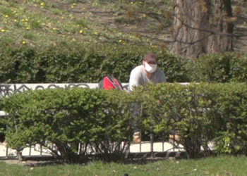 Koronawirus dużym zagrożeniem także dla zdrowia psychicznego. Stres i napięcie u wielu osób mogą prowadzić do kryzysu emocjonalnego