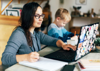 Pracujemy i wypoczywamy w trybie online. Tęsknimy jednak za aktywnym spędzaniem czasu.