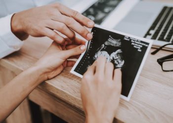 Badania prenatalne: rodzaje, wskazania, które z nich są refundowane?
