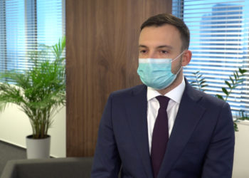 Szczepionki na koronawirusa trafią do Polski na początku 2021 roku. Jedna z nich została jednak skierowana na dodatkowe badania