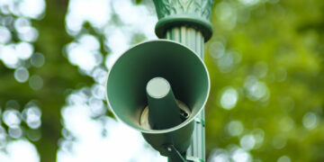 Uruchomienie syren alarmowych w 78. rocznicę powstania w getcie warszawskim