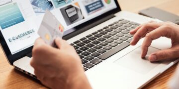 Fałszywe e-sklepy mocno kuszą Polaków, szczególnie te z elektroniką i ubraniami